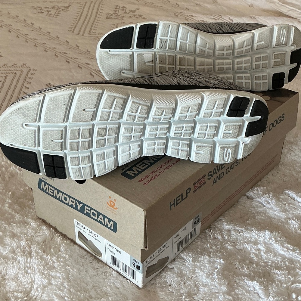 Skechers Men's Black and White Knit Sneakers - Picture 5 of 9